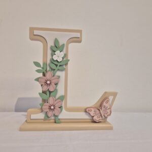 Letra madeira com enfeite fem - RH