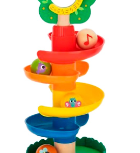 Derrubando a bolinha Tooky Toy