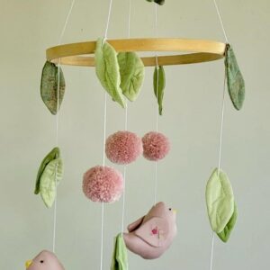 Móbile em tecido feito à mão pássaros/folhas