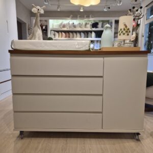 Cômoda Bada 4 gavetas+1 porta areia e tampo madeira