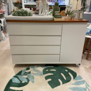 Cômoda Bada 4 gavetas+1 porta areia e tampo madeira