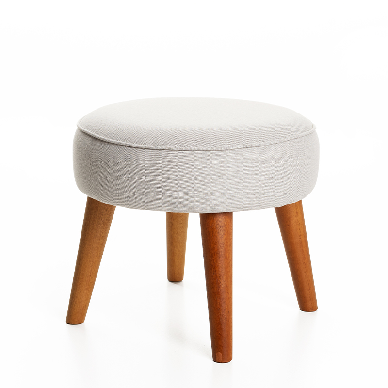 PUFE SLIM COM PÉS MADEIRA tec C