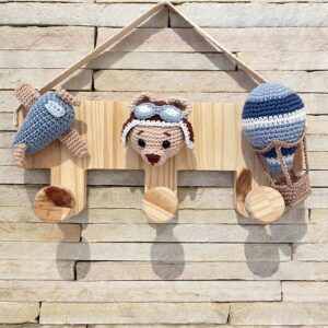 Cabideiro urso aviador amigurumi Inovart