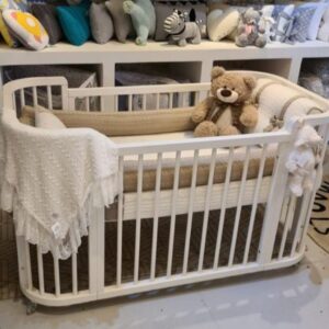 Berço Sleep Evolutivo 3 em 1 com acabamento em laca branca