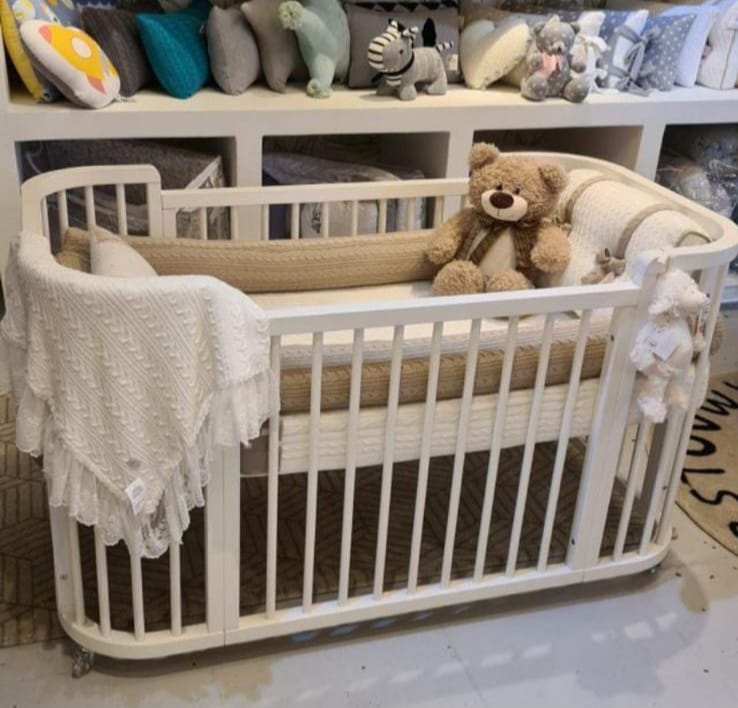 Berço Sleep Evolutivo 3 em 1 com acabamento em laca branca