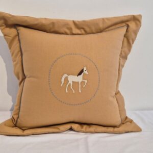 Almofada bordada cavalo abas 40x40cm Qmama