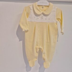 Macacão malha tricotada pala flor am RN Anjos baby