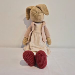 Amigurumi coelha com roupas Qmama