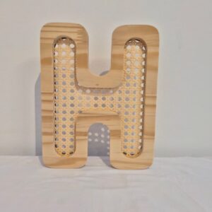 Adorno letra palha pinus Inovart