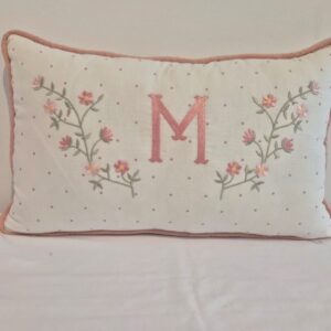 Almofada 25x40 tricoline poá bordada AT