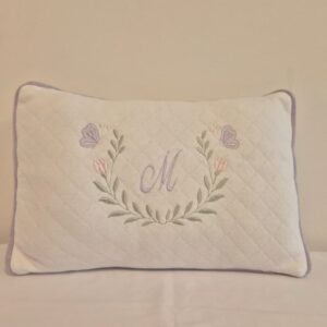 Almofada 25x35cm malha jacquard bordado lilás AT