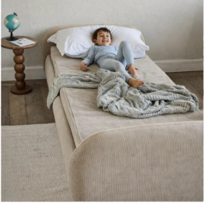 Cama Moon Estofada no Cotelê Bege com pés madeira