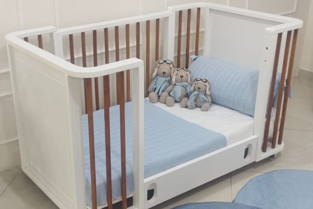 Berço Evolutivo 3 em 1 ZIDAC Laca Branca e Palito em Madeira montado como mini cama