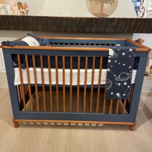 Berço Milão 2x1 Azul com detalhes madeira