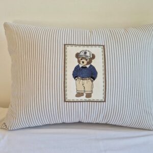 Almofada 35x50 listrada c/bordado urso Amore Biah