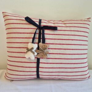 Almofada 30x40 listrada cordão c/urso Amore Biah