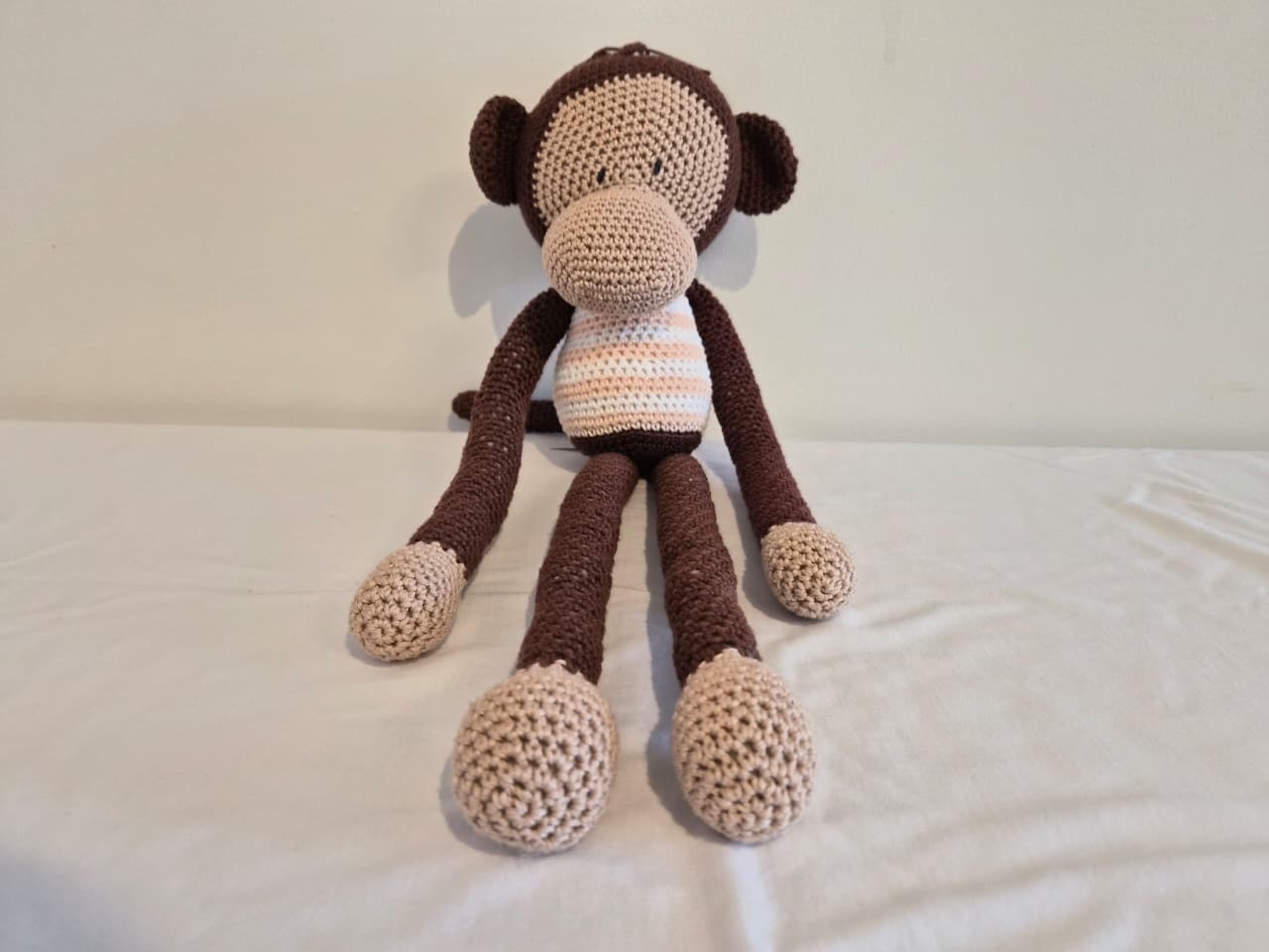 Amigurumi macaco c/roupa listras Qmama