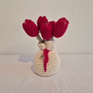 Adorno vaso tulipa croche off/verm AMIG137 Inovart